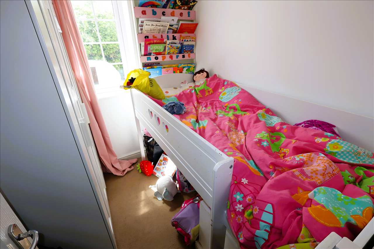 Pettingrew Close, Walnut Tree - Picture 10
