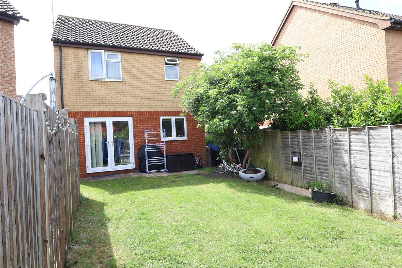 Pettingrew Close, Walnut Tree - Picture 13