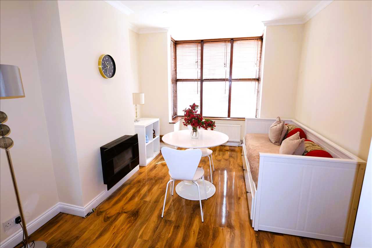 Jersey Road, Wolverton - Picture 14