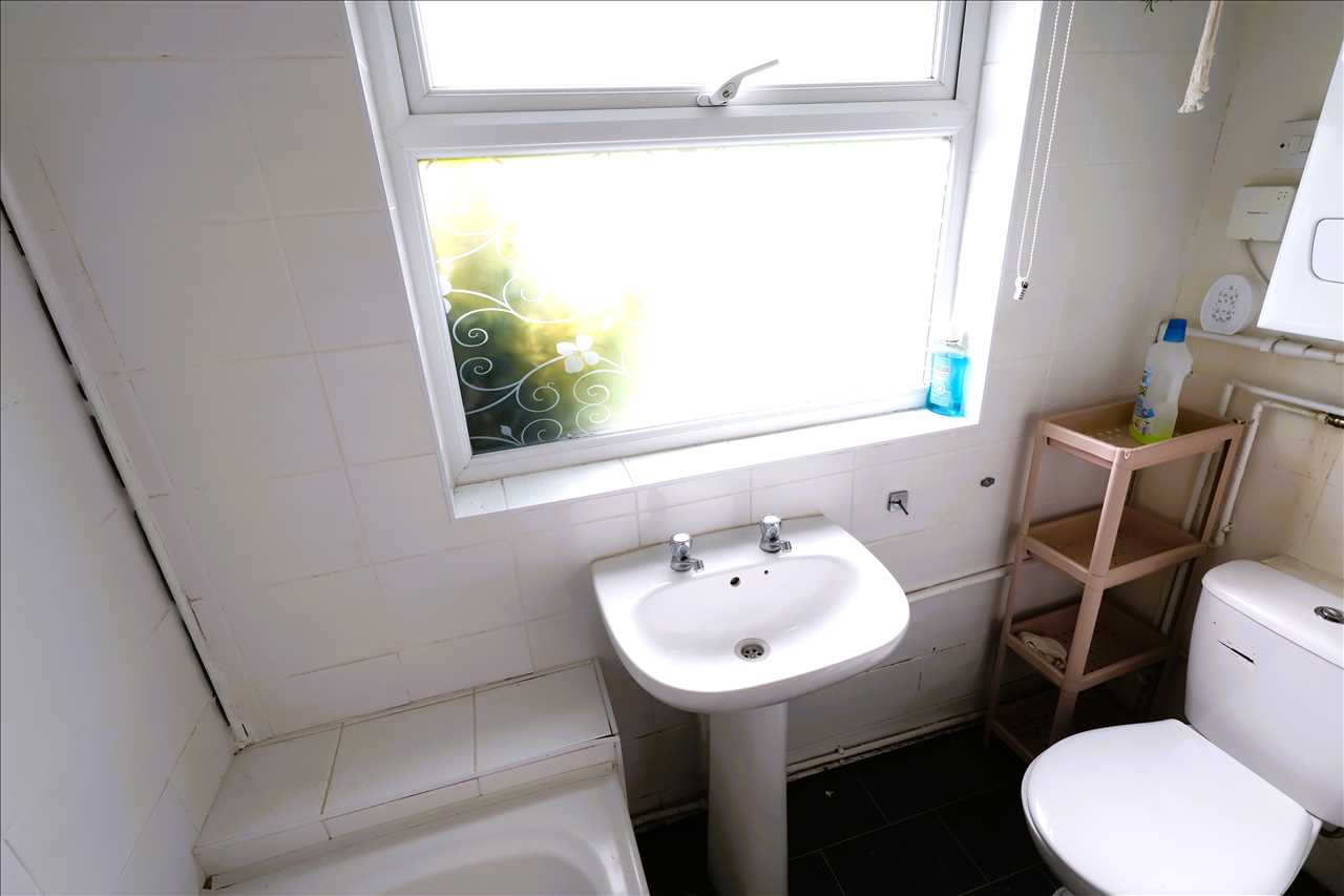 St. Mary Street, New Bradwell - Picture 7