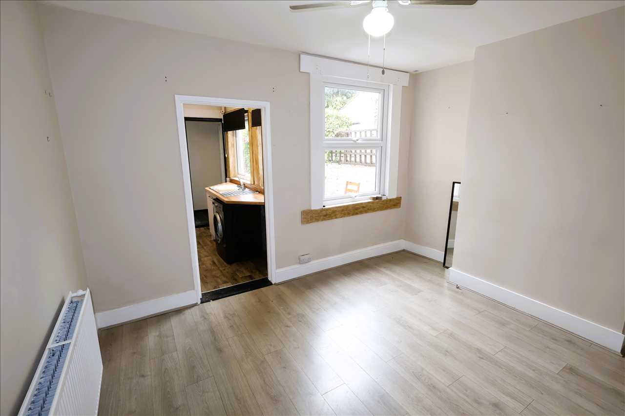 St. Mary Street, New Bradwell - Picture 15