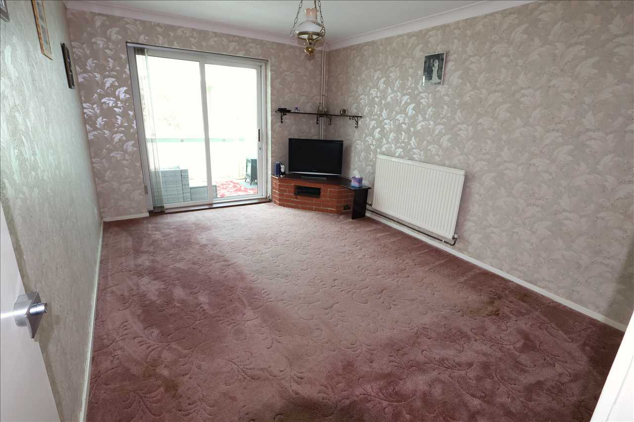 Dunvedin Place, Hodge Lea - Picture 2
