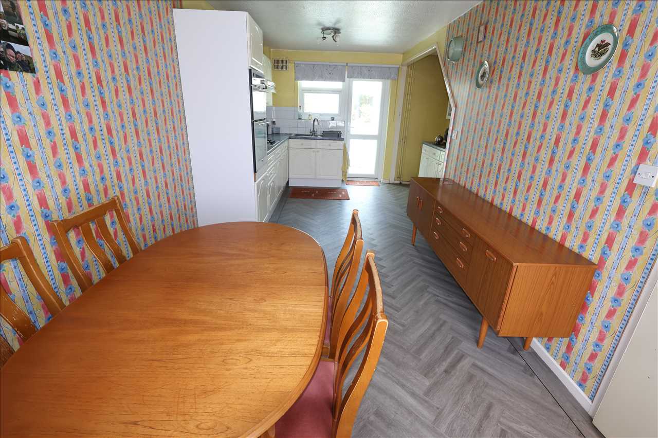 Dunvedin Place, Hodge Lea - Picture 4