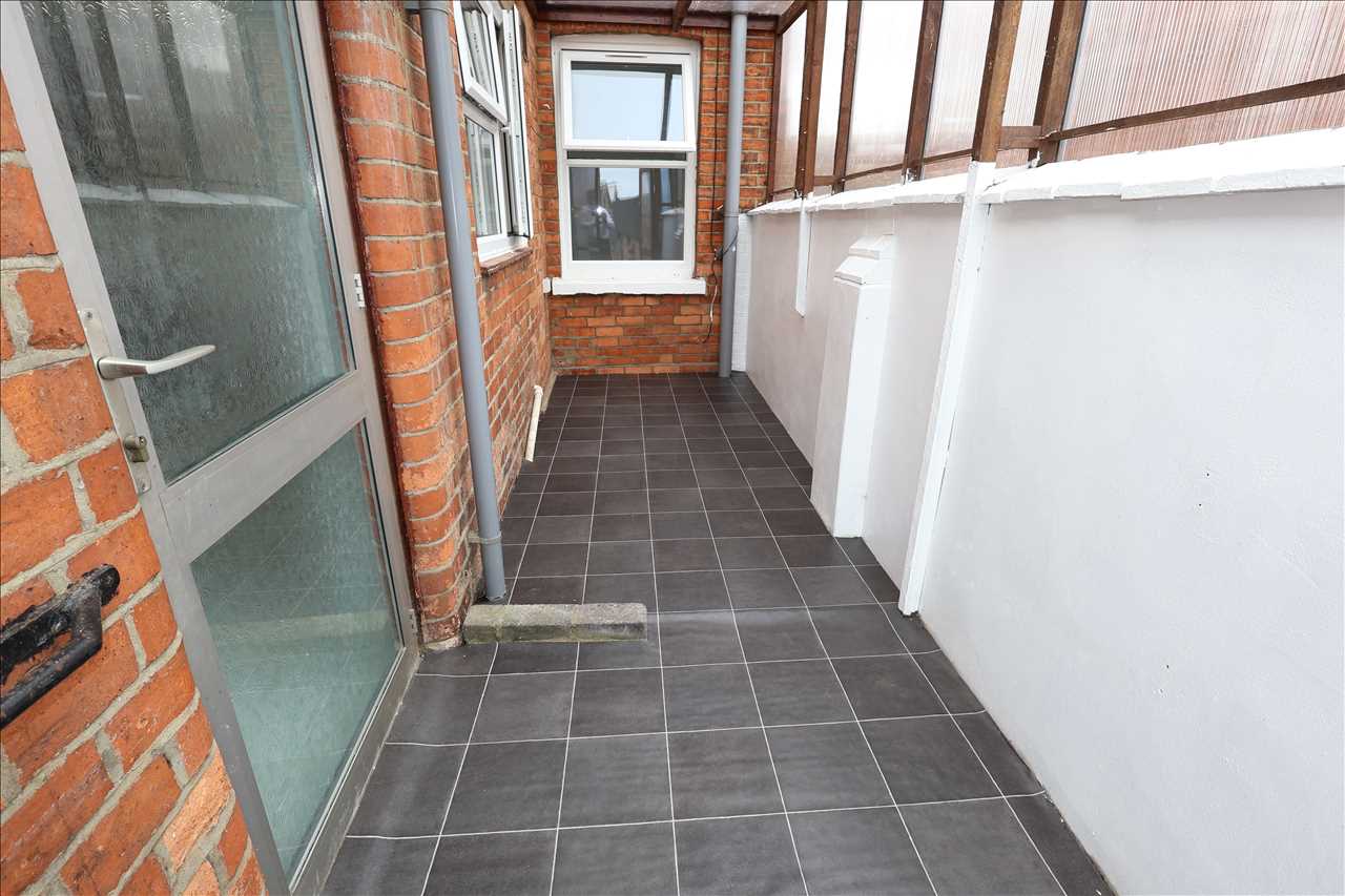Church Street, Wolverton - Picture 5