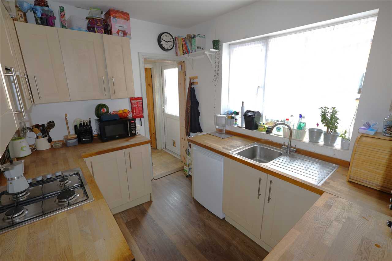 Peel Road, Wolverton - Picture 4