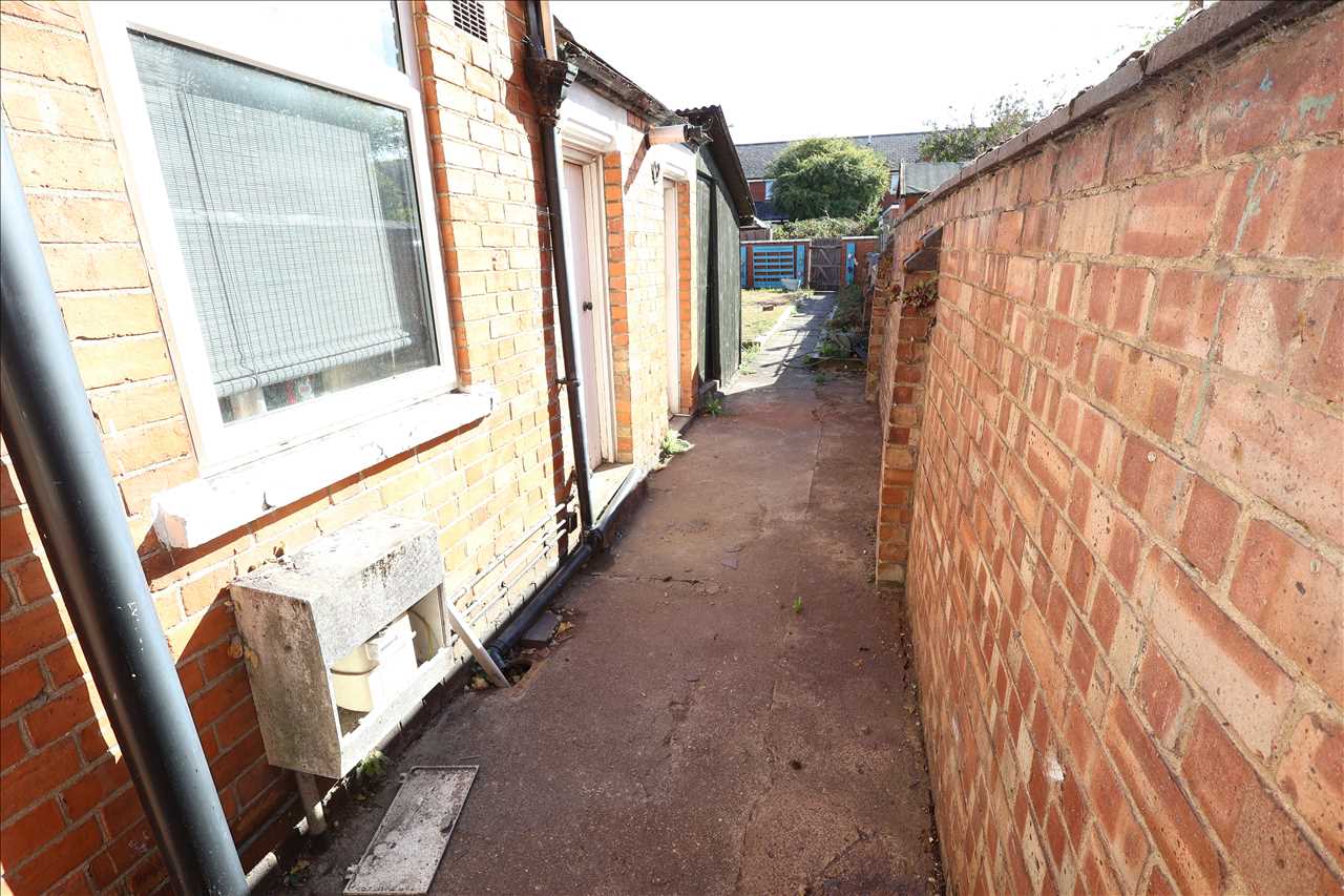 Jersey Road, Wolverton - Picture 13