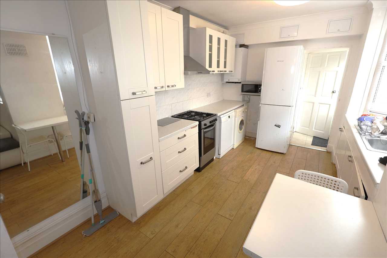 Peel Road, Wolverton - Picture 4