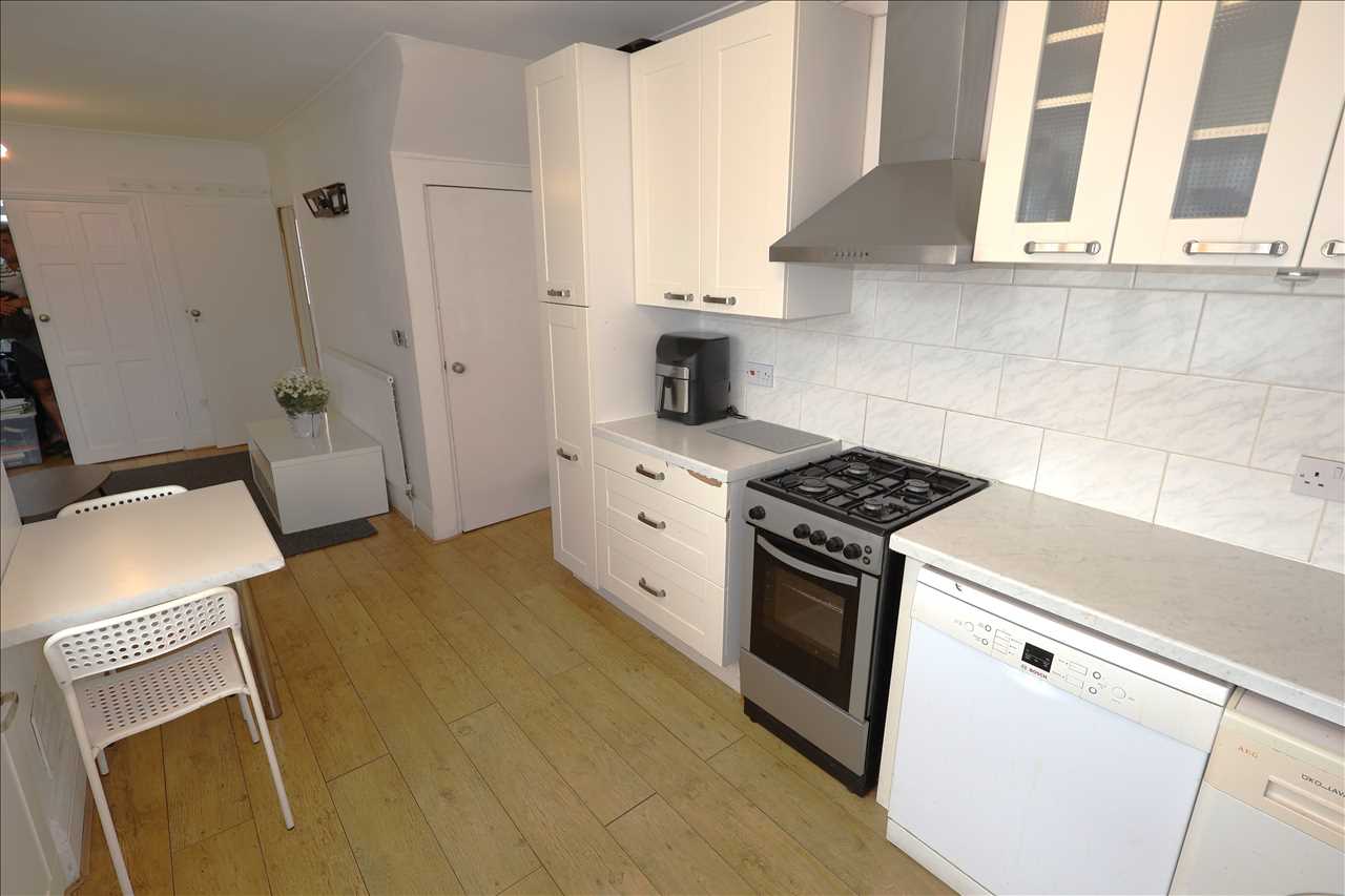 Peel Road, Wolverton - Picture 5