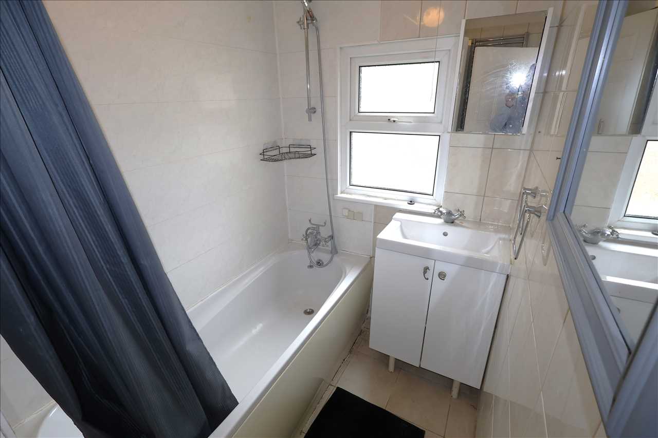 Peel Road, Wolverton - Picture 8