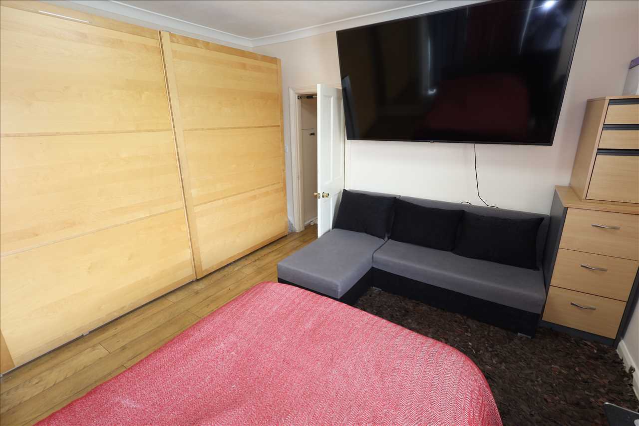 Peel Road, Wolverton - Picture 11