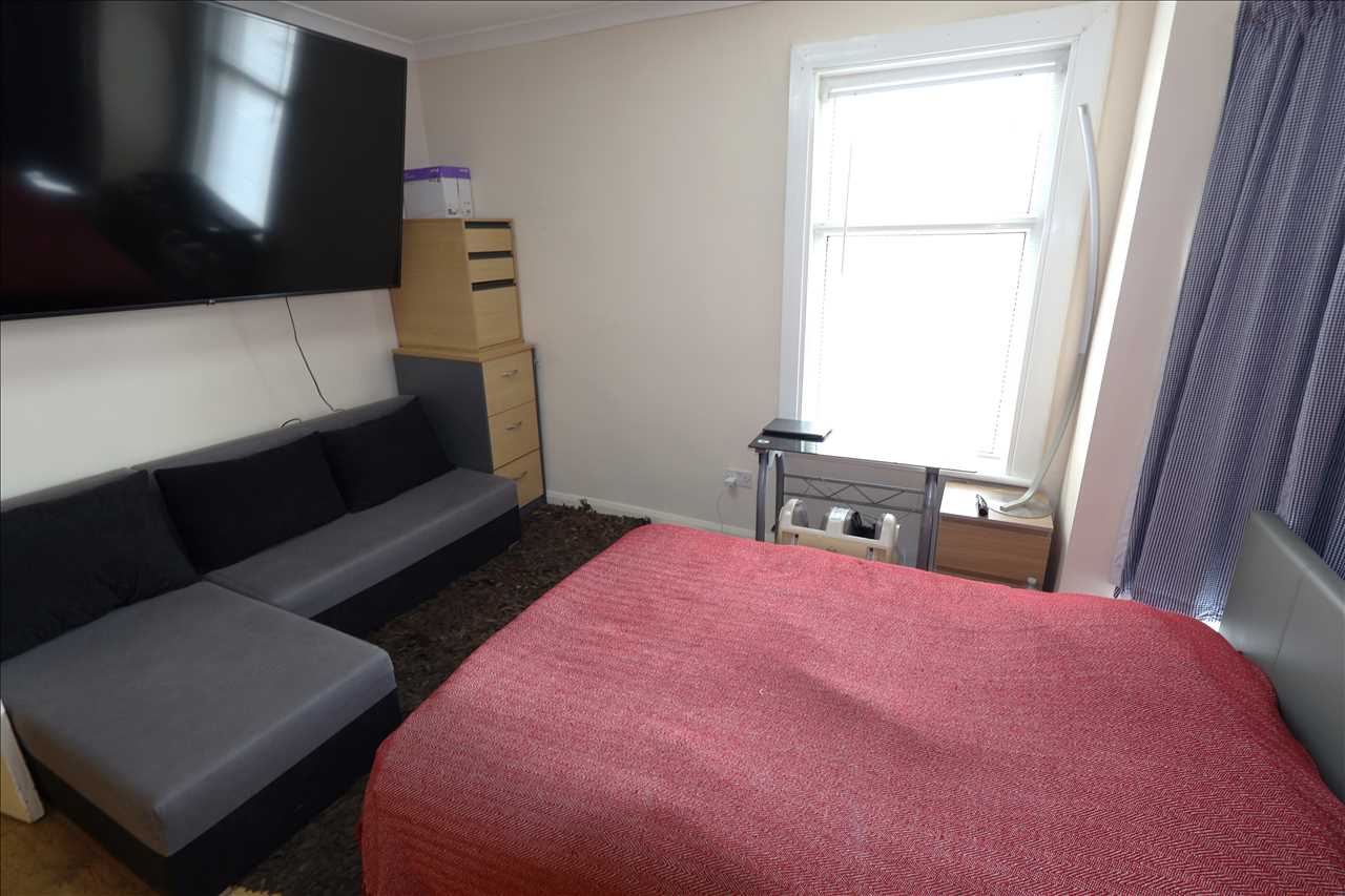 Peel Road, Wolverton - Picture 12