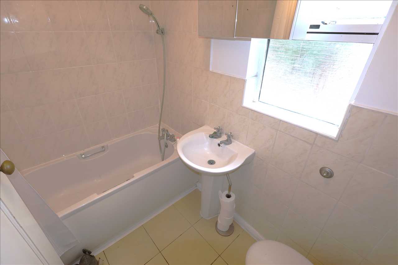 Peel Road, Wolverton - Picture 16