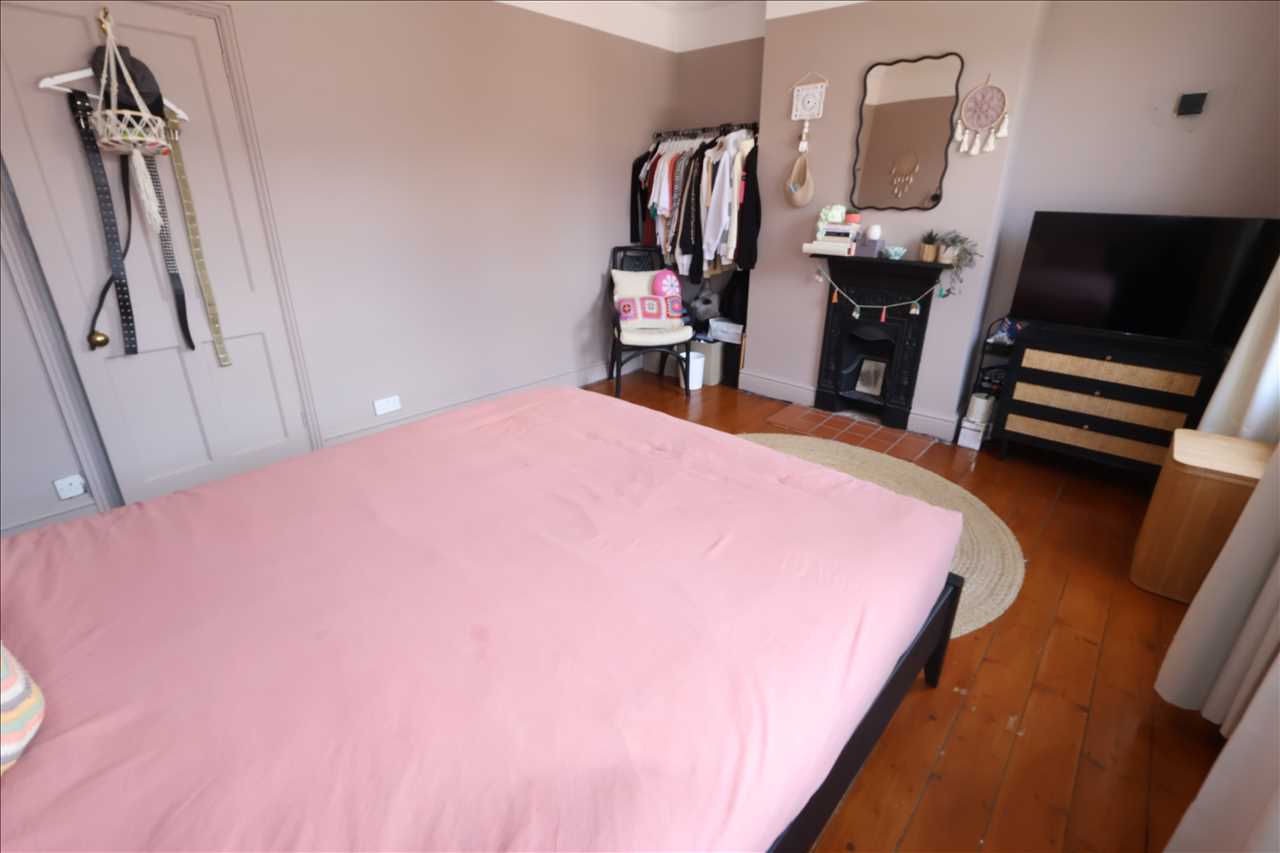 Oxford Street, Wolverton - Picture 10